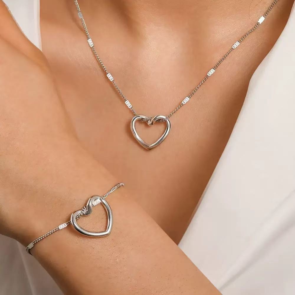 Light Luxury Niche Necklace Women's Color-free Stainless Steel Necklace Clavicle Chain Women's High-end Accessories