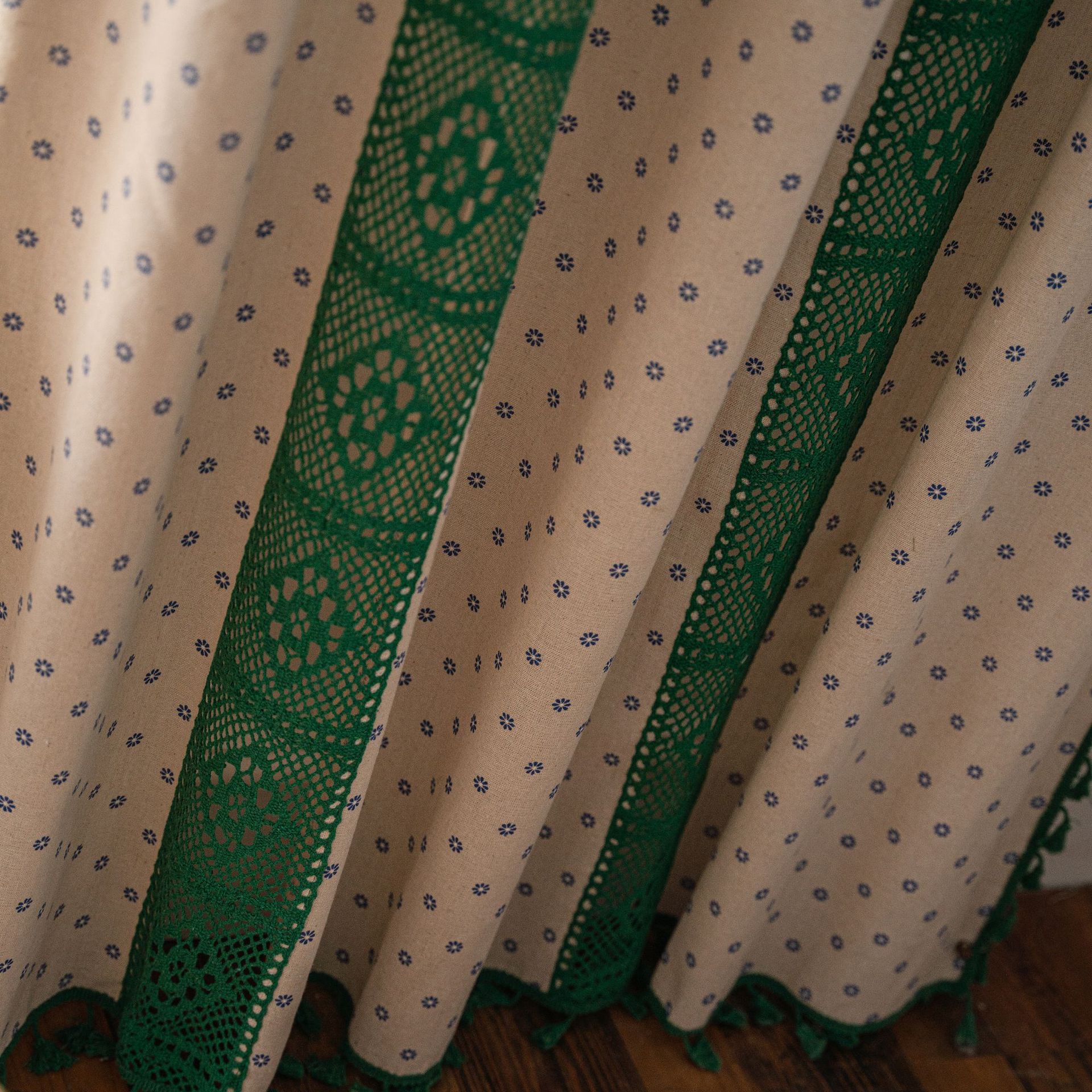 Picture of Yiman Qiyun Curtain Lanju Curtain Finished Printed Hollow Stitching American Style Kitchen Curtain Semi-Shading Curtain Tassel