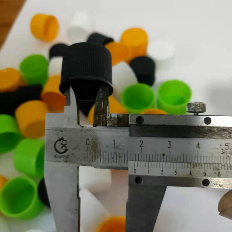 Picture of 18 mouth plastic cap bottle cap pinstripe spiral plastic cap PP plastic cap factory supply