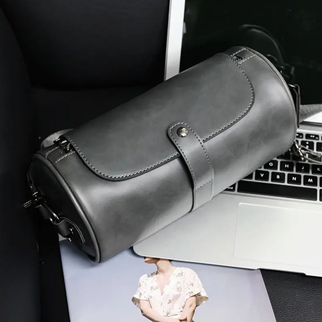 Picture of New Korean Style Fashion Small Leather Bag Retro Crazy Horse Leather Men's Shoulder Crossbody Bag Trendy Cylindrical Bag Ready for Sale