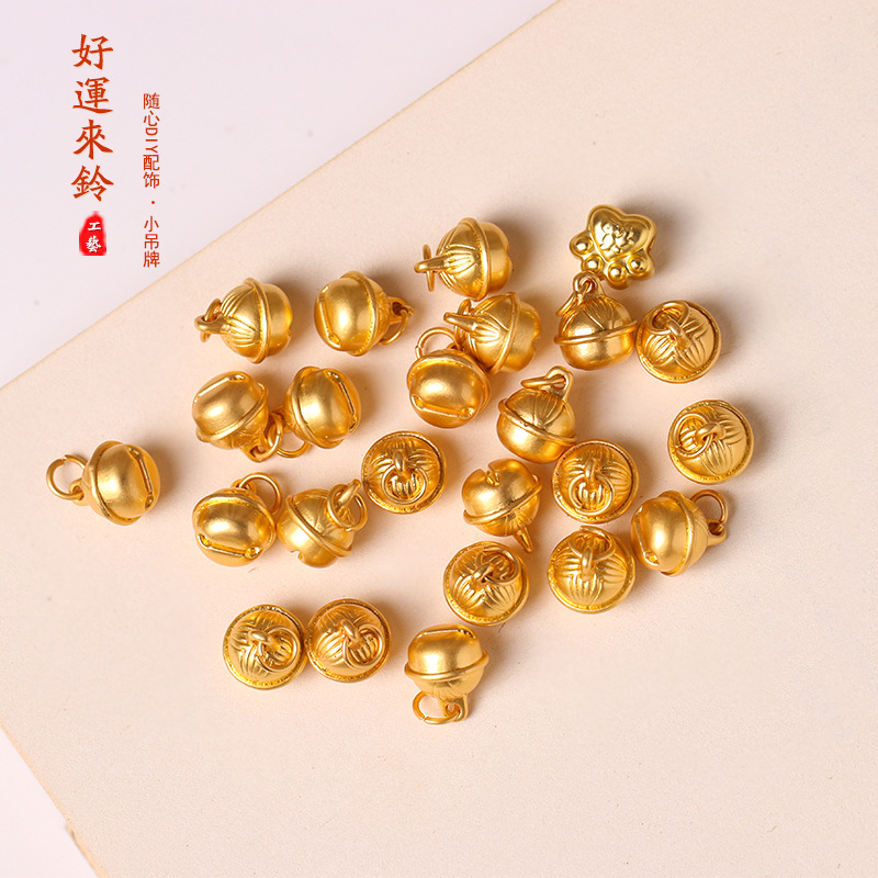Picture of DIY good luck to Bell small Bell knitting gift to send girlfriends girl friends walking heart creative gifts craft accessories