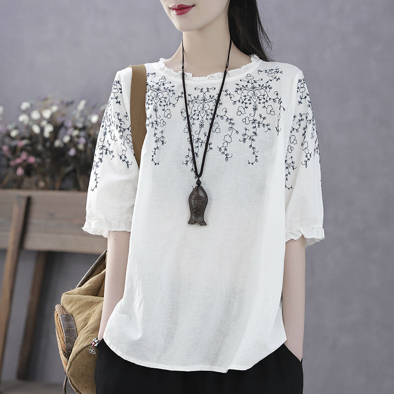 Picture of 2025 Summer Clothes for Middle-Aged Women, Fashionable Summer Loose Large Size Mother's Wear T-Shirts, Women's Age-Reducing Lace Tops, Small Shirts