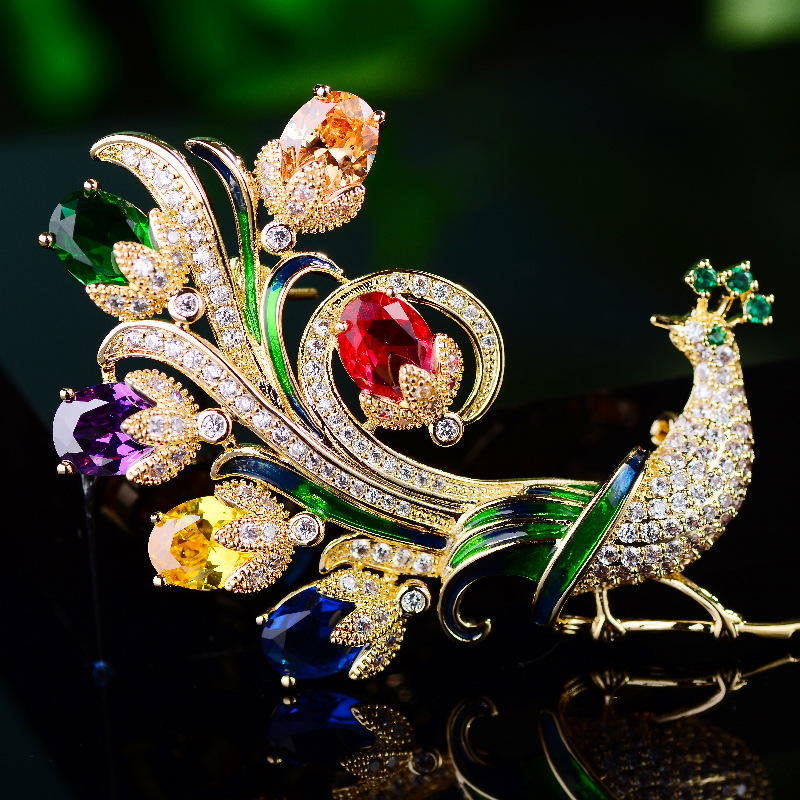 Picture of Korean Fashion Peacock Open Screen Zircon Brooch Fashion High-end Sense Clothing Pin Coat Cardigan Accessories Women