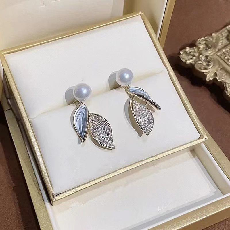 Dai Blue Jewelry Natural Freshwater Pearl Earrings Women's 7-8mm Zircon Leaves European and American Style Design Blue