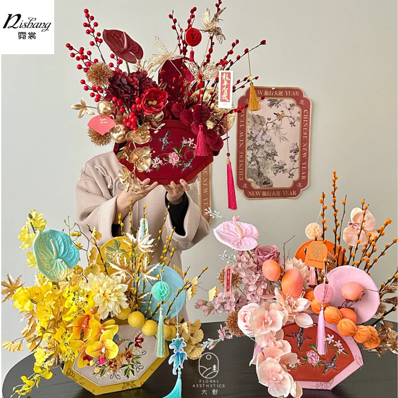 New Year's Eve flower New Year blessing bucket Chinese style embroidered satin fan-shaped flower box Dragon year Holly Silver Willow flower arrangement gift box holding bucket