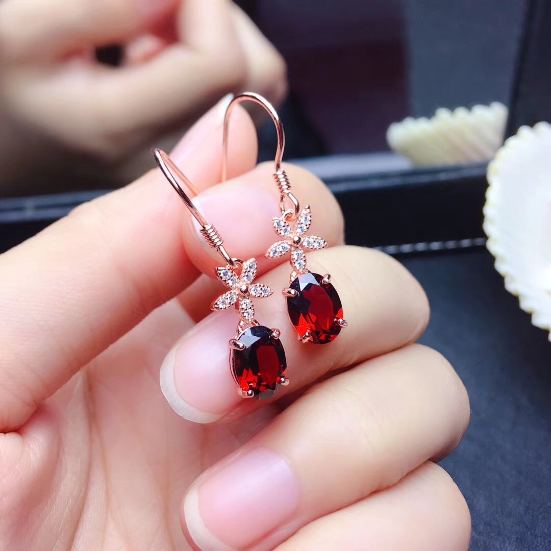 Shake the sound and spell a lot of Taobao live color treasure earrings wholesale plated 18k rose gold garnet red flower earrings ear hooks