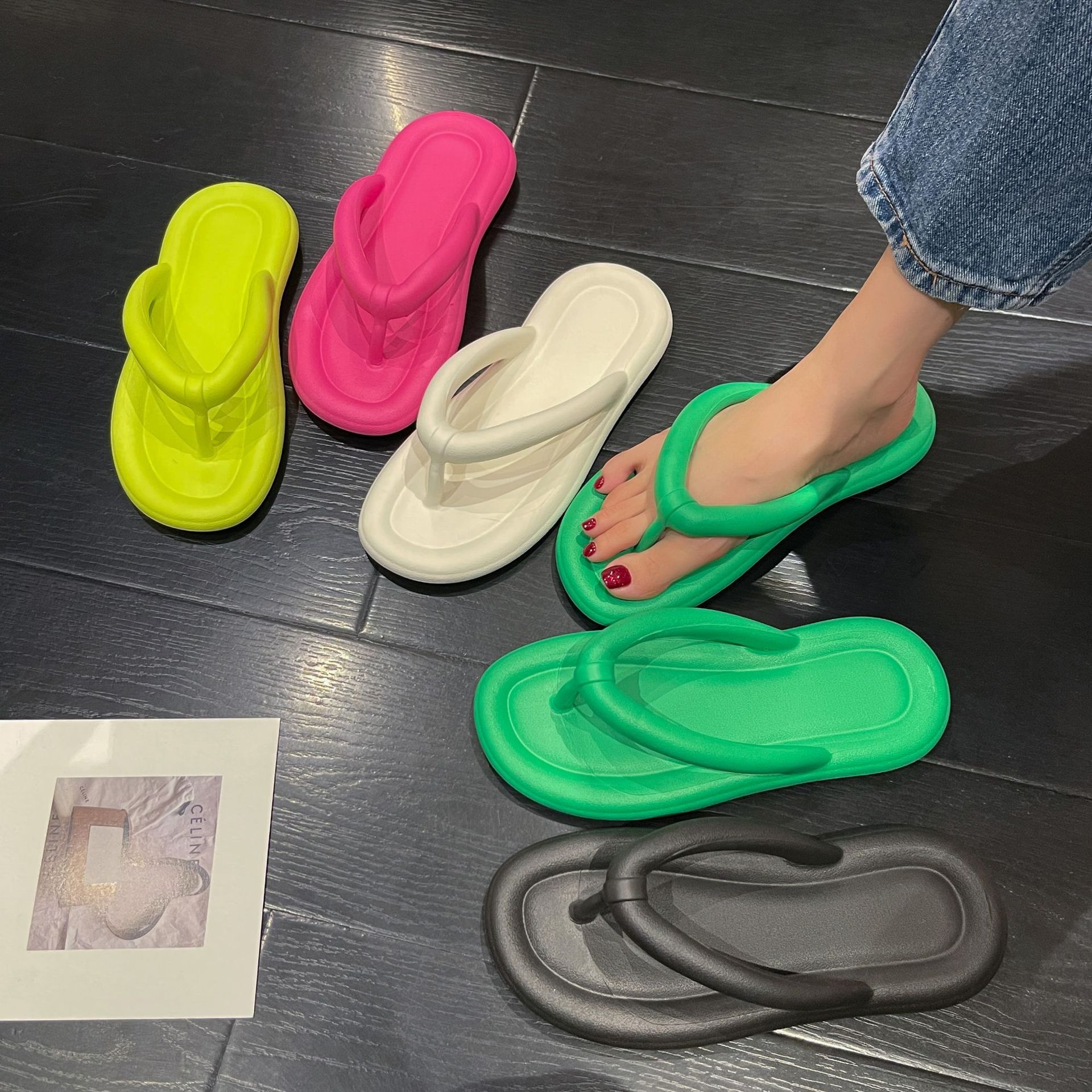 New Flip-Flops Clip Non-slip Outdoor Summer Soft Bottom Bathroom Couple Wear Sandals Casual Thick Bottom Sandals