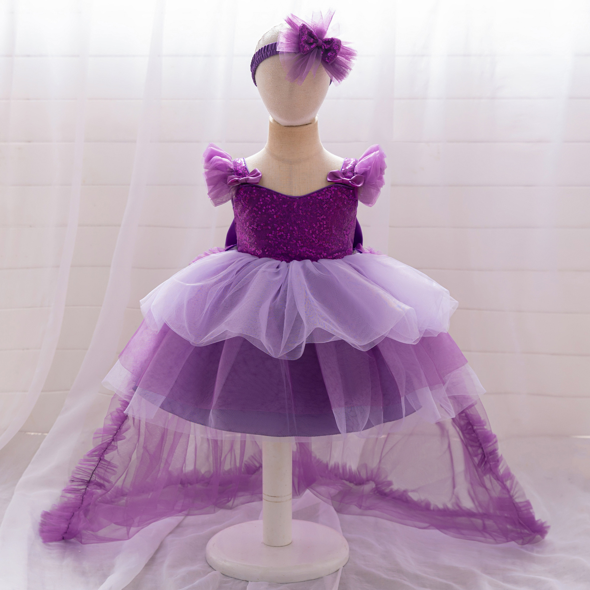 Picture of New One-year-old Dress Short-sleeved Pleated Mesh Lace Trailing Princess Dress Ponked Yarn Flower Children's Wedding Dress