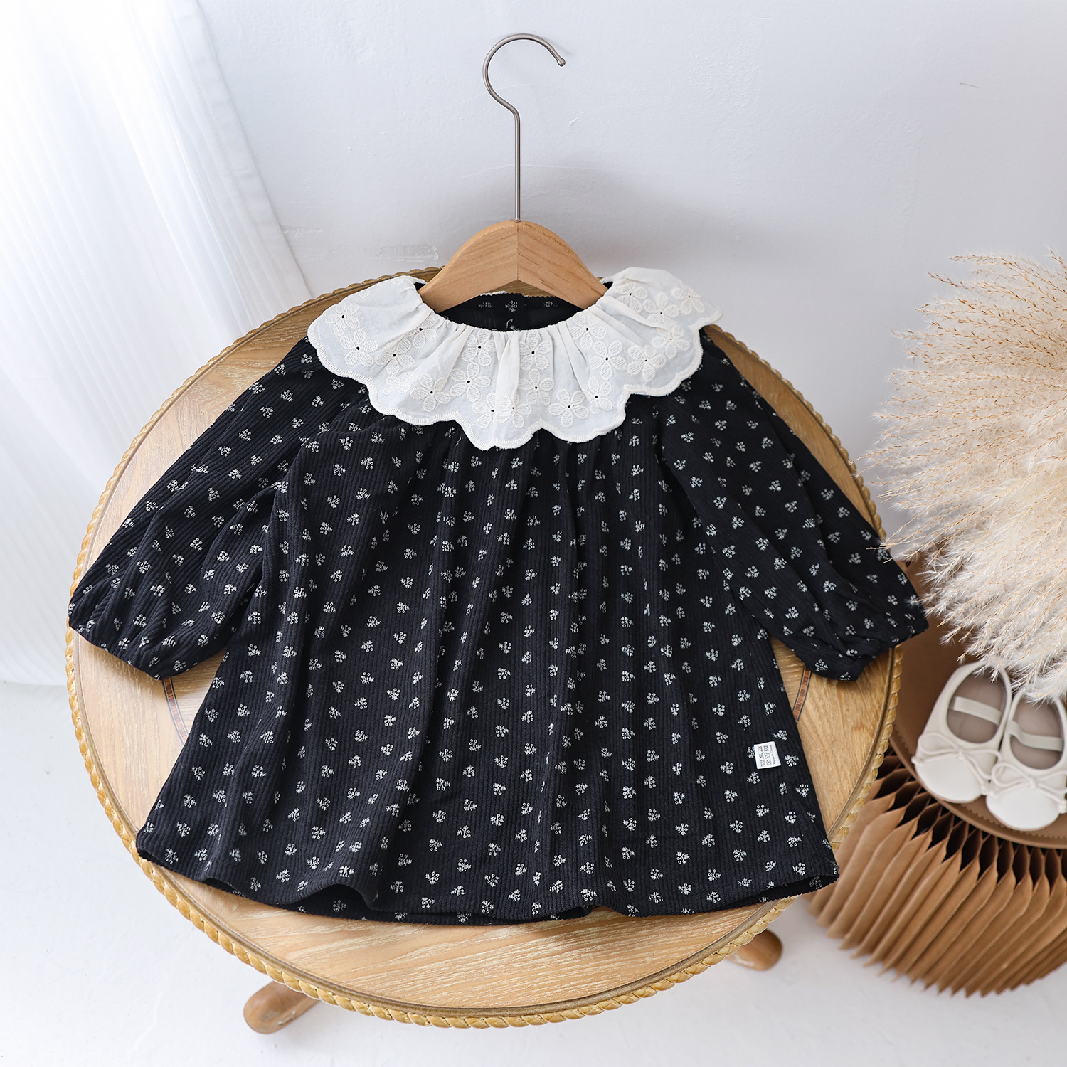 Picture of New Girls' Long-sleeved Korean Style dress Autumn New Retro Style Floral Dress Children's Lace Lapel Princess Dress