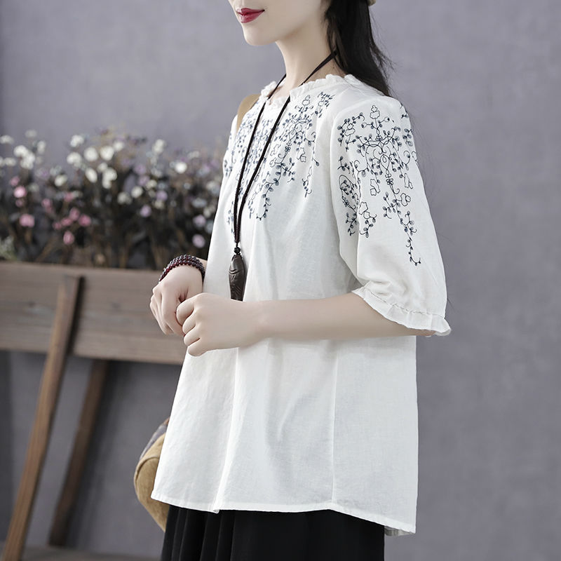 Picture of 2025 Summer Clothes for Middle-Aged Women, Fashionable Summer Loose Large Size Mother's Wear T-Shirts, Women's Age-Reducing Lace Tops, Small Shirts