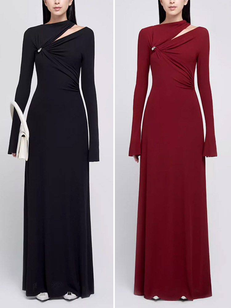 Red Oblique Neck Knitted Slim Look dress Women's 2025 Early Spring New Elegant Slim-fit Design Sense Large-length Dress
