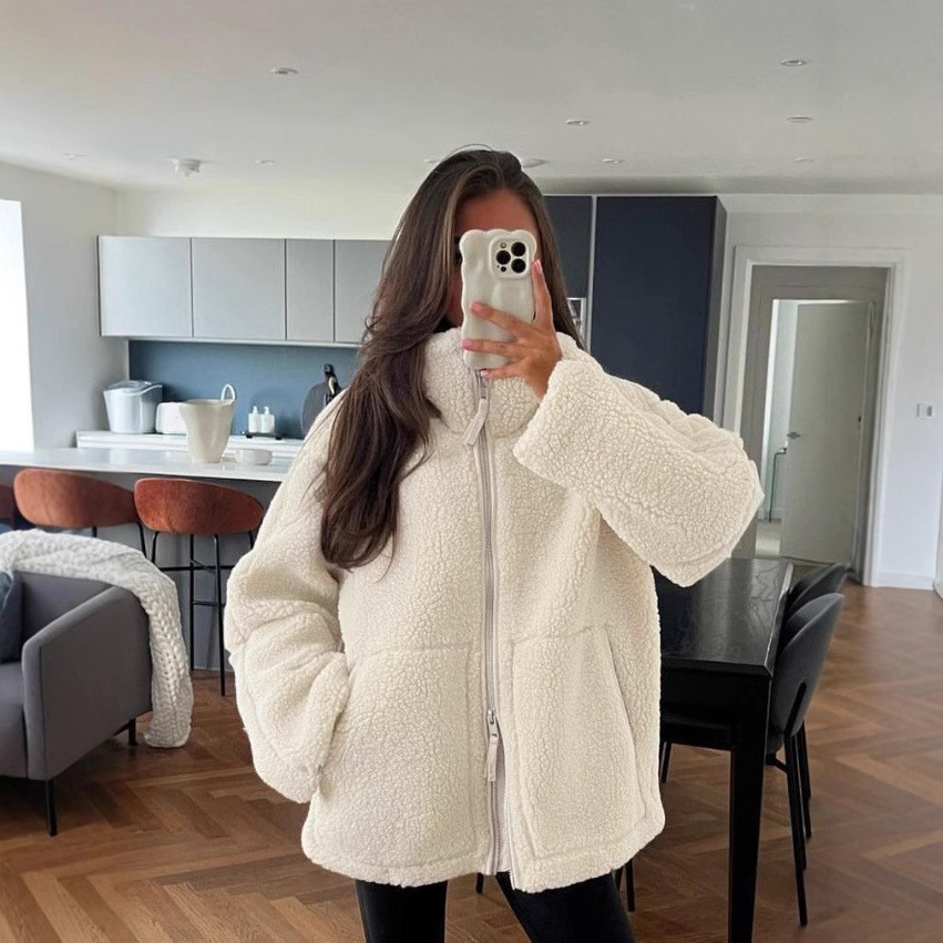 Picture of Large-Pocket Solid-Color Plush Coat Women's European and American Large-Pocket High-Neck Plush Coat