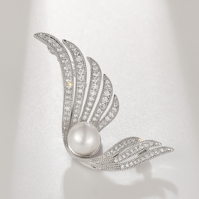 Picture of Luxury Jewelry High-end Brand Natural Freshwater Pearl Feather Brooch Double-use Men's Show Model Accessories