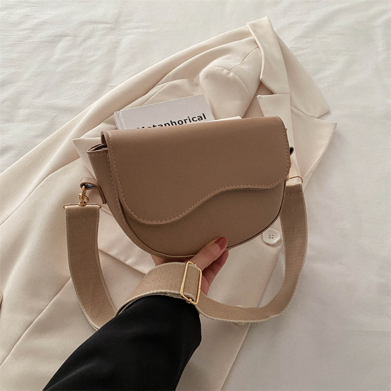 Picture of Textured small bag women's simple shoulder bag 2024 spring new popular messenger bag fashion underarm saddle bag