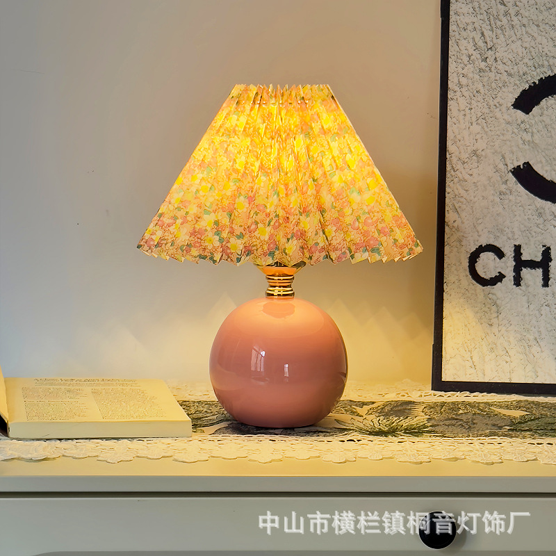 Vintage Floral Ins Nordic Pleated Table Lamp Pastoral French Style Table Lamp Bedroom Bedside Decorative Ambient Night Light
