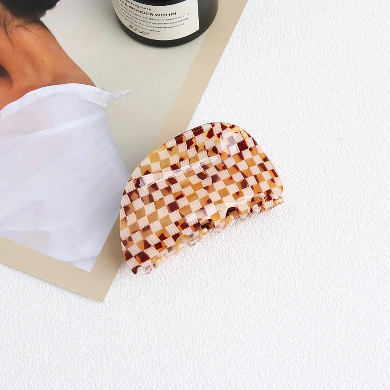 Picture of Tulip Cherry Grab Clip Premium 2024 New Maillard Grab Clip Cute Dalmatian Shark Clip Hair Accessories