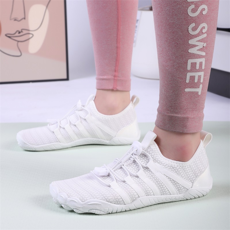 Picture of Indoor Fitness Shoes Men and Women's Shock Absorbing Running Shoes Quiet Rope Skipping Shoes Sports Yoga Shoes Women's Comprehensive Training Shoes