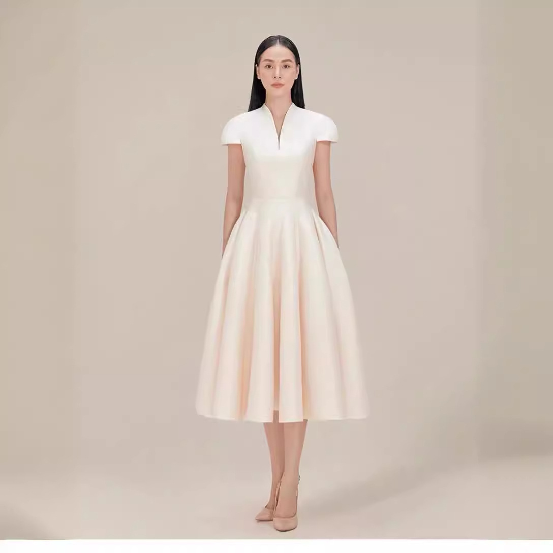 In-Stock Vietnamese Niche Design Puffy Dress Spring and Summer V-Neck Short-Sleeve Petal Gown with Three-Dimensional Petals