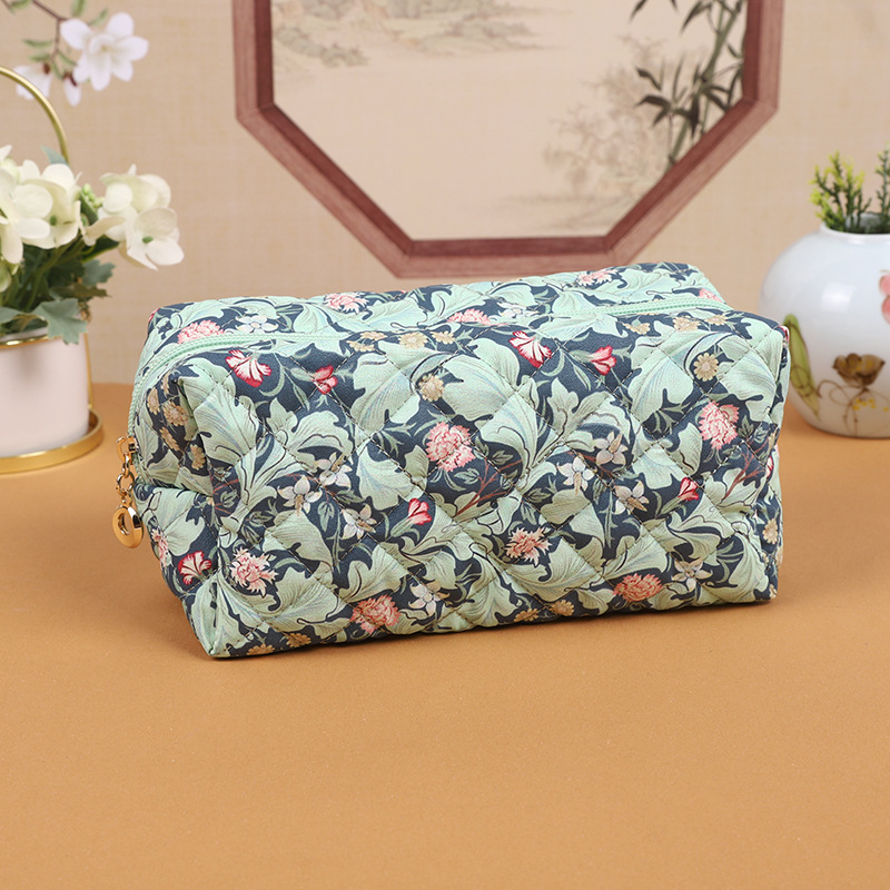Picture of Cross-border Small Floral Quilted Cosmetic Bag Travel Skin Care Zipper Bag Large Capacity Portable Storage Bag Soft Bag