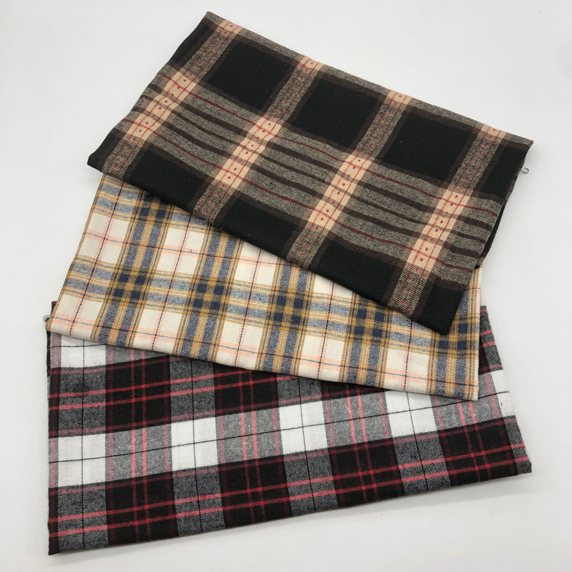 Spot polyester cotton yarn-dyed jacquard fabric fashion plaid clothing designer e-commerce men's clothing women's clothing children's clothing surface