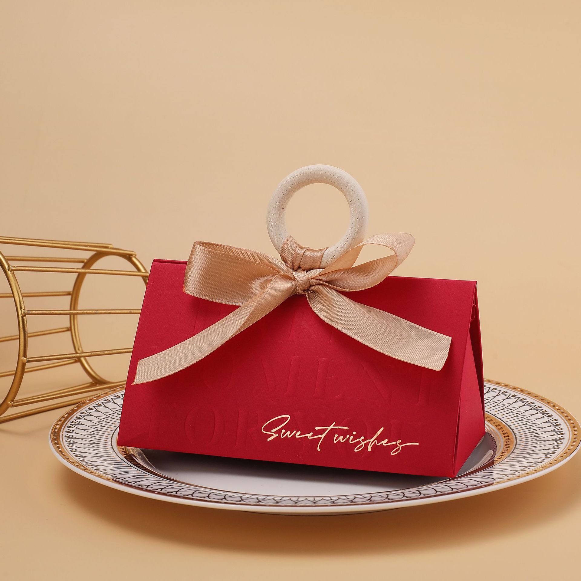 Picture of Light luxury champagne hand-held triangle wedding candy box wooden ring hand gift box wedding candy box wholesale