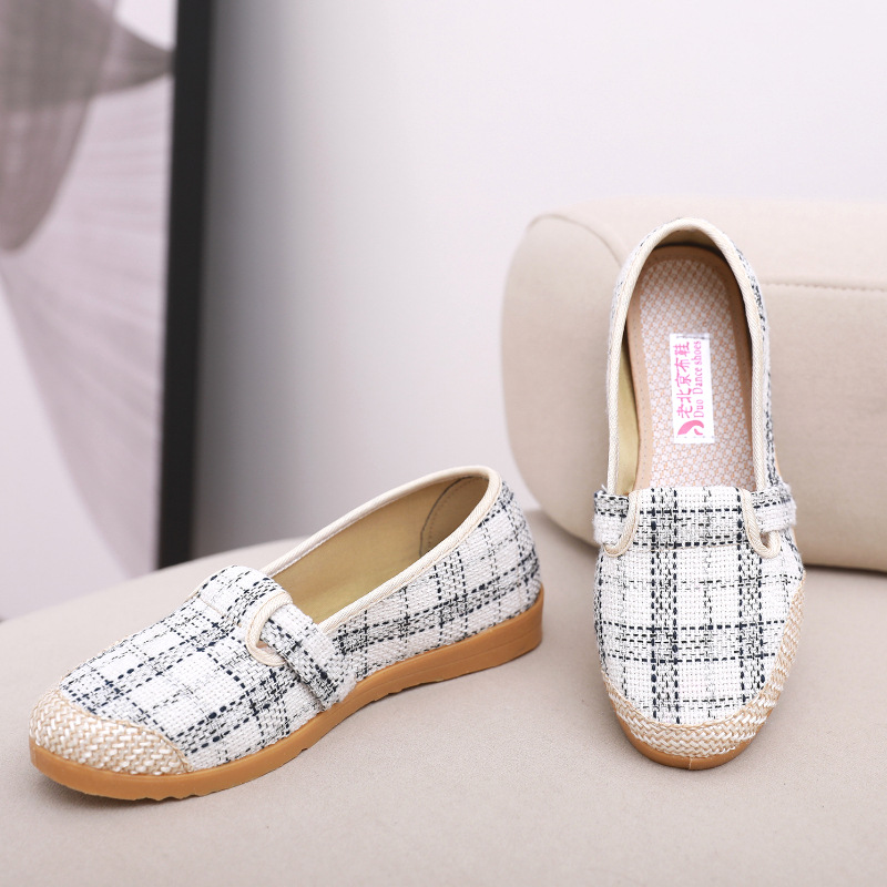 Picture of 25 Spring New Old Beijing Cloth Shoes, Non-Slip Tbottomon Soles, Comfortable Women's Shoes for Middle-Aged and Elderly Mothers, Casual Soft Soles