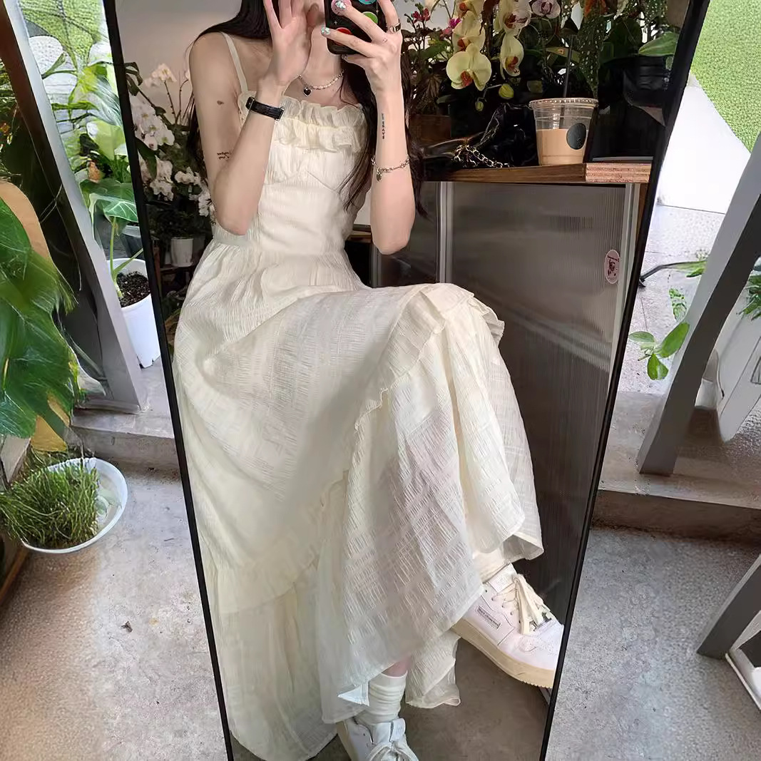 (with interior) design sense super fairy long dress women's 2024 wooden ear skirt with suspenders sweet French waist slimming