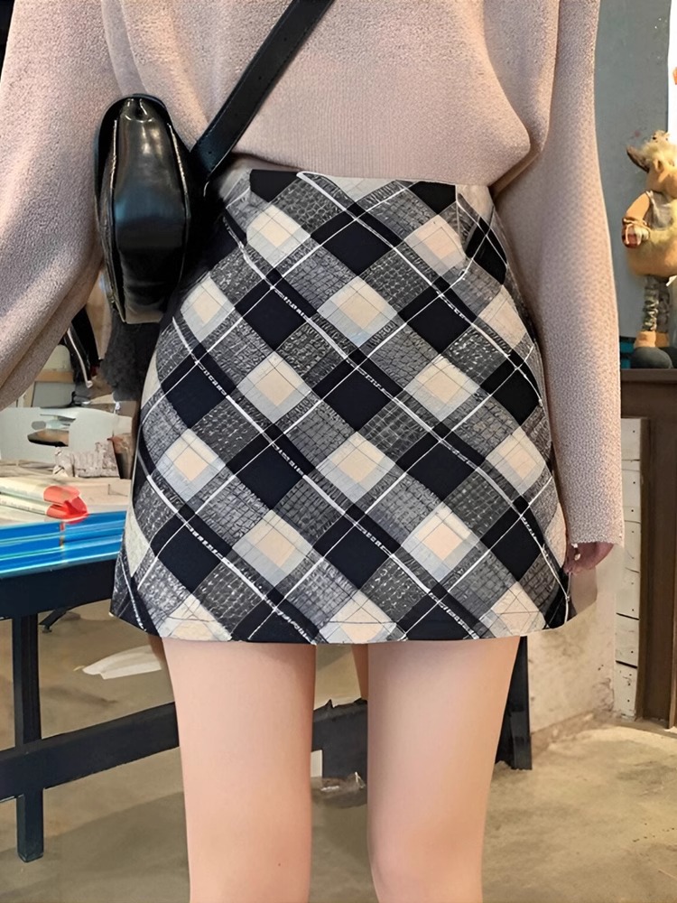 Vintage Plaid Wool Skirt Women's Early Autumn 2024 New Slimming High Waist A- Line Hip Short Skirt