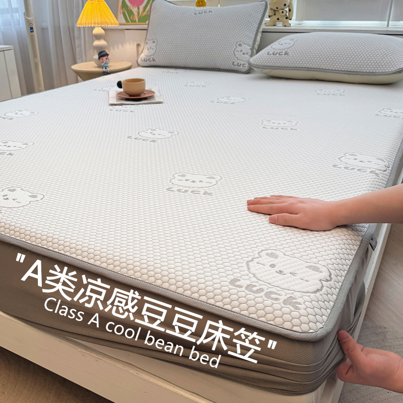 Class A black technology ice bean jacquard small ice bear soft mat super soft cool bean soft mat machine washable bed hat