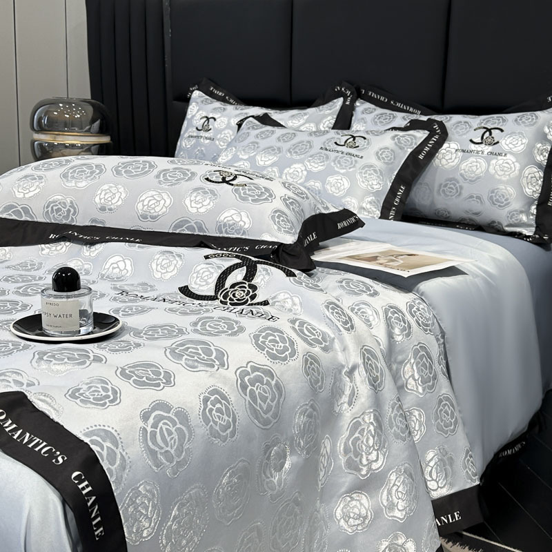 Picture of Class A Ice Silk Summer Quilt Air-conditioning Quilt Bed Cover Bed Sheet Four-piece Set Advanced Light Luxury Embroidered Summer Cool Quilt Summer Thin Quilt