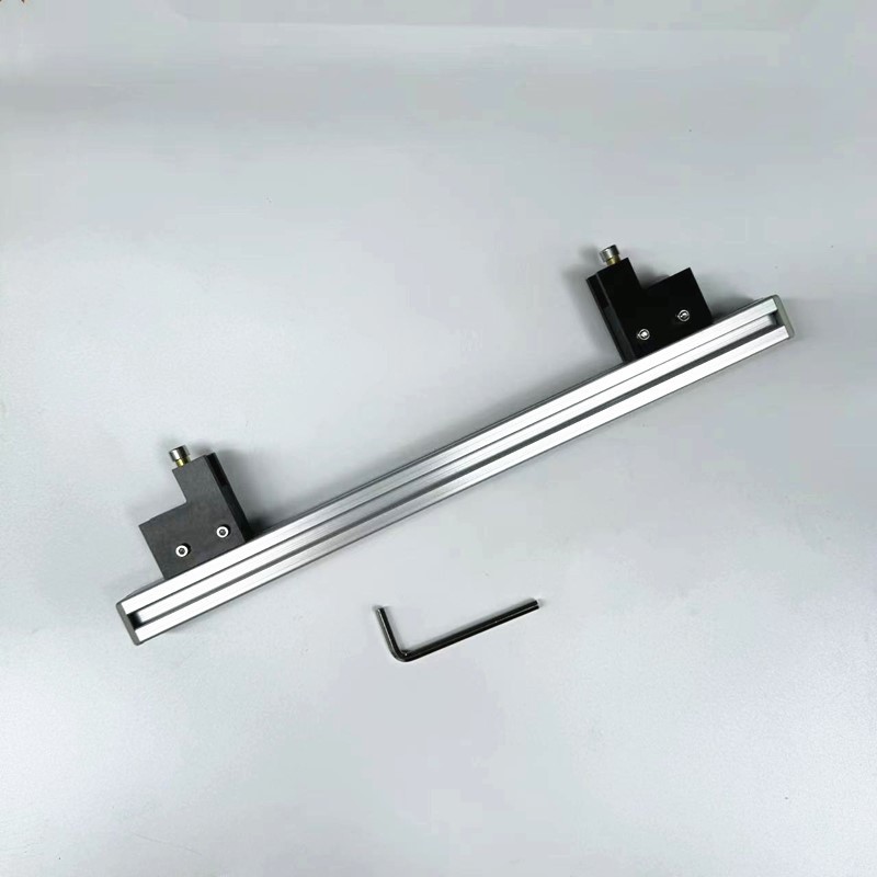 Picture of Badminton racket manual pull wire threading frame racket system