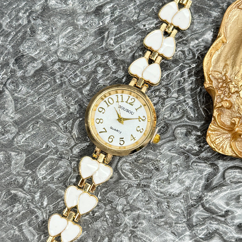 Cross-border foreign trade new fashion temperament love bracelet ladies watch niche luxury round quartz watch wholesale