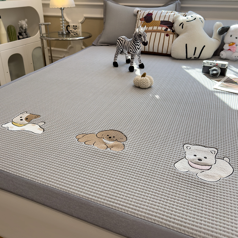 Picture of Summer 100% Polyester Ice Bean Mat Three-Piece Set Ice Silk Mat Fitted Sheet Air-Conditioned Soft Mat Type a Maternal and Infant Grade