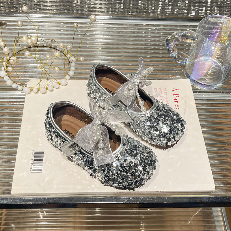 Girls' small leather shoes 2025 autumn new children's shiny performance princess shoes girls' pearl bow soft-soled shoes