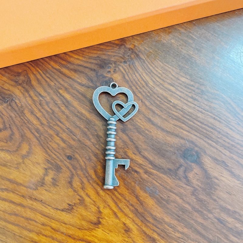 Picture of Factory Peach Retro Key Pendant European and American Creative Beer Bottle Opener Keychain Advertising Wedding Gift