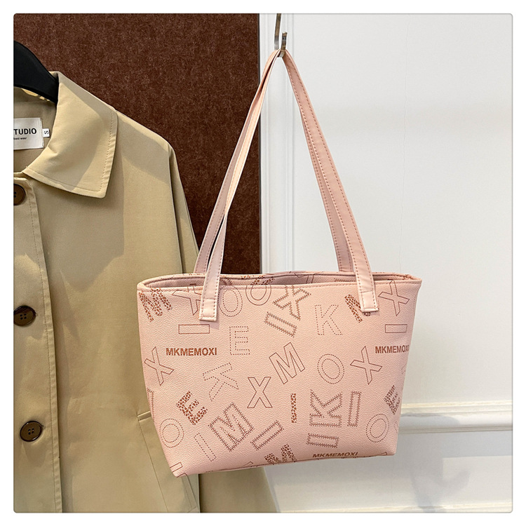 Picture of Vintage Fashion Casual Bag Women's 2024 Autumn New Large Capacity Tote Bag Stylish Commuter Portable Crossbody Bag