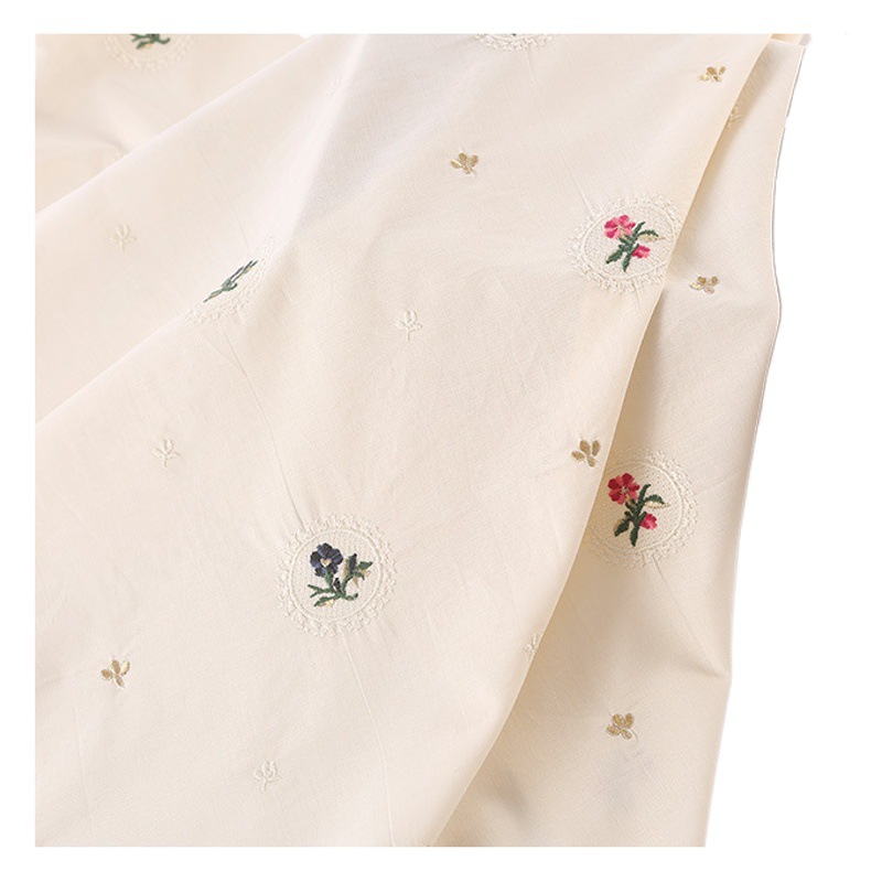 Manufacturer Supplies Fashionable Combed Cotton Atmospheric Embroidered Fabrics, Fashion Stage Evening Dress Fabrics, Stereo Embroidery