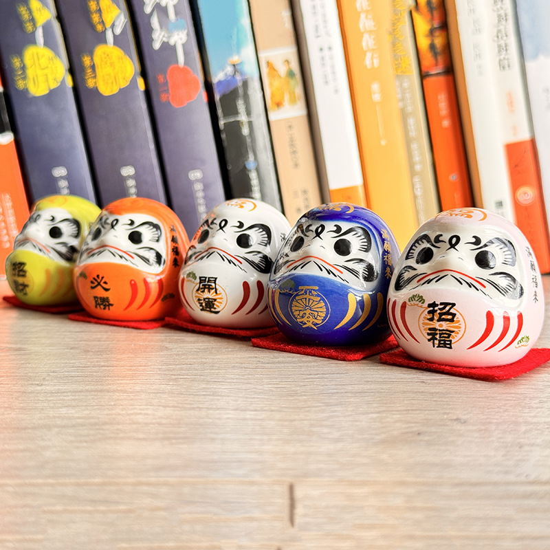 Picture of Japanese-style Dharma ornaments Japanese ceramic Dharma eggs Kaiyun Dharma trumpet mini lucky cat car decorations