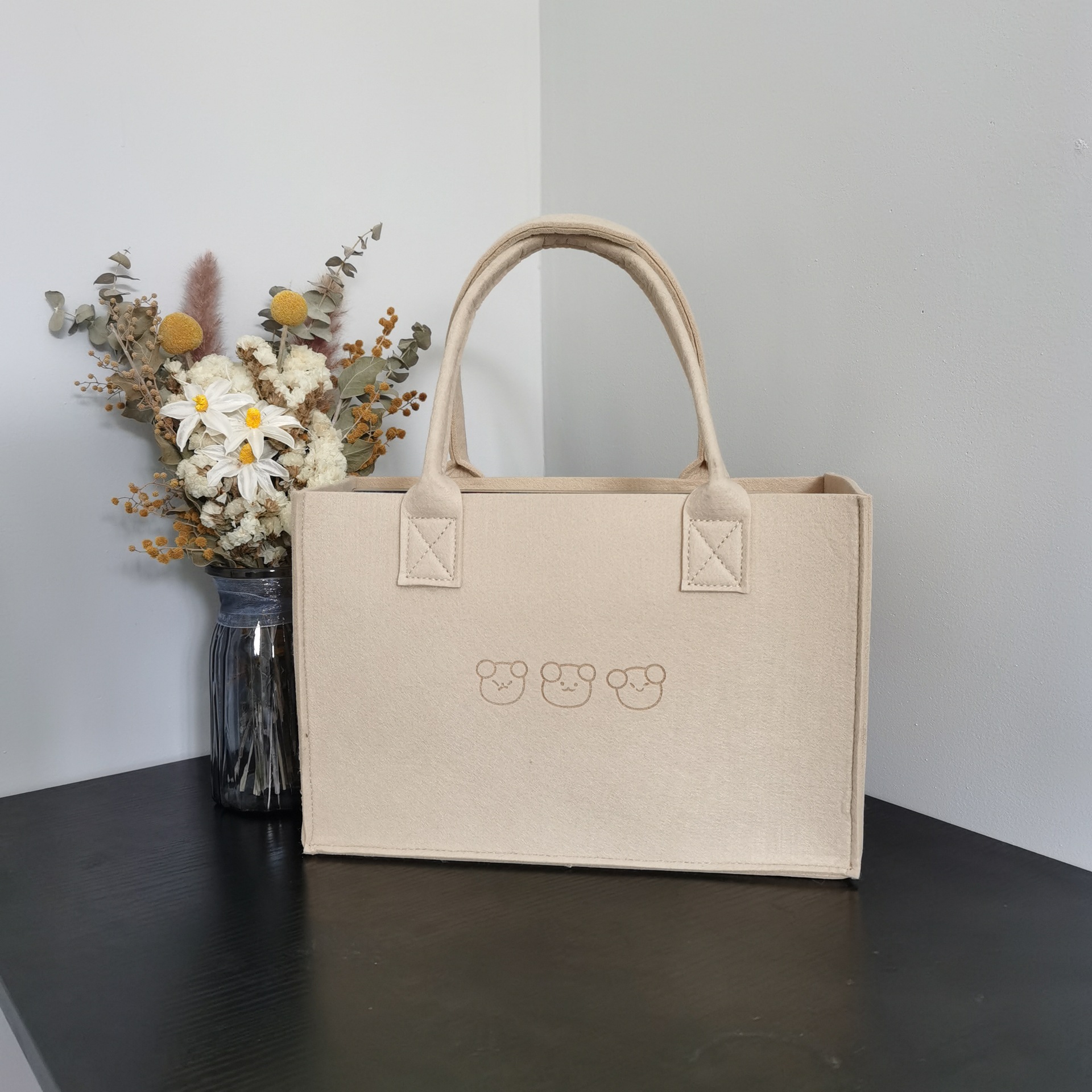 Picture of Solid Color Printed Felt Bag, Simple and Fashionable Felt Handbag, Student Tutoring Bag, Shopping Bag, High-End Tote Bag