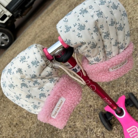 Picture of South Korea ins children's scooter gloves cartoon pattern warm gloves boys and girls balance car riding gloves winter