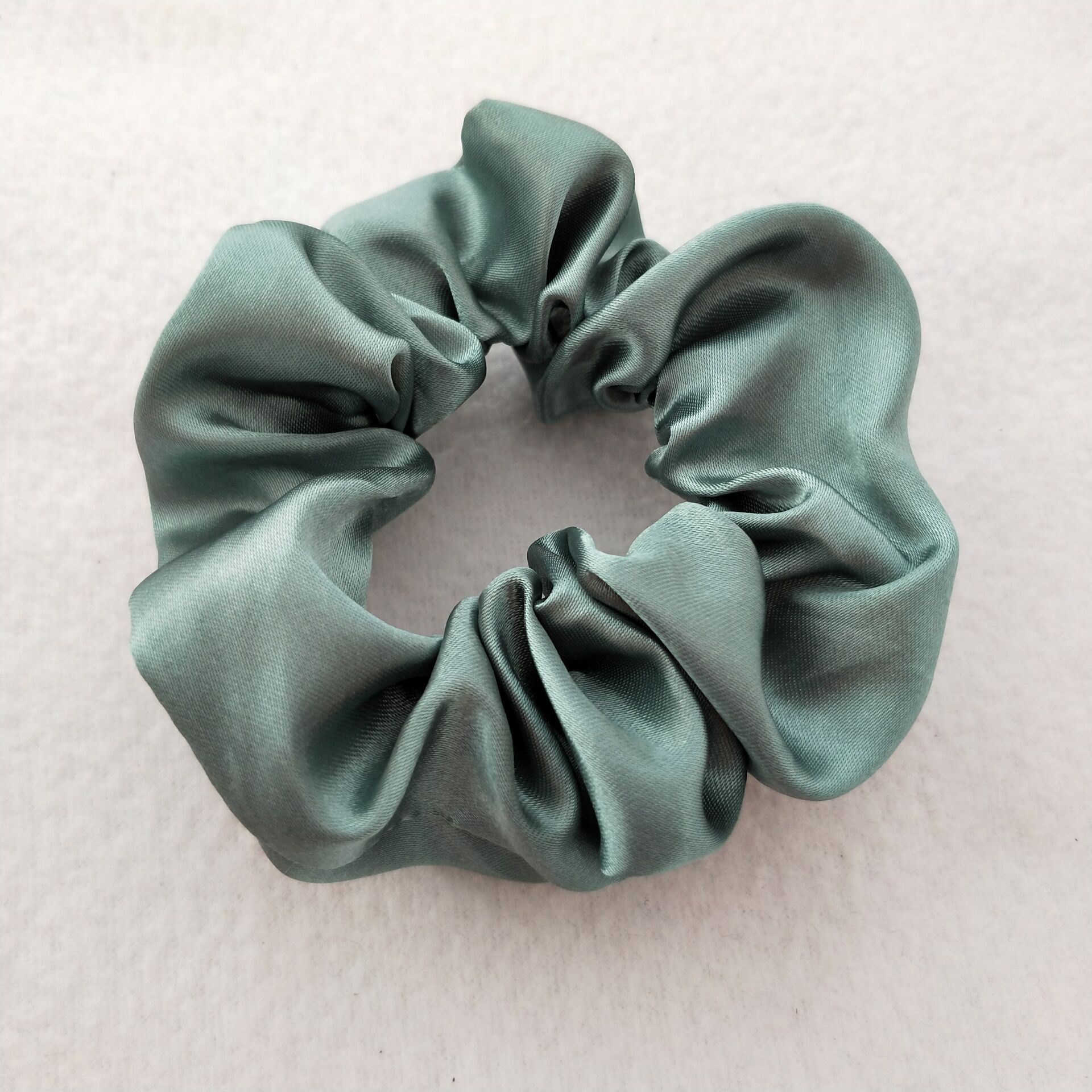 Picture of Cross-Border Amazon Satin Fabric Satin Scrunchie for Women, High-End Bun Hair Tie