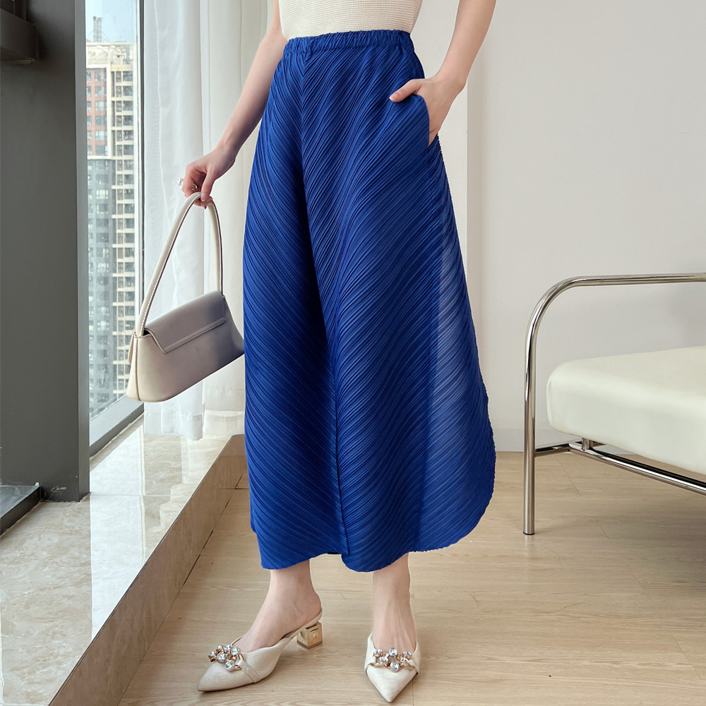 2023 pleated large swing personality summer new women's niche design wide leg cropped pants slimming casual all-matching women