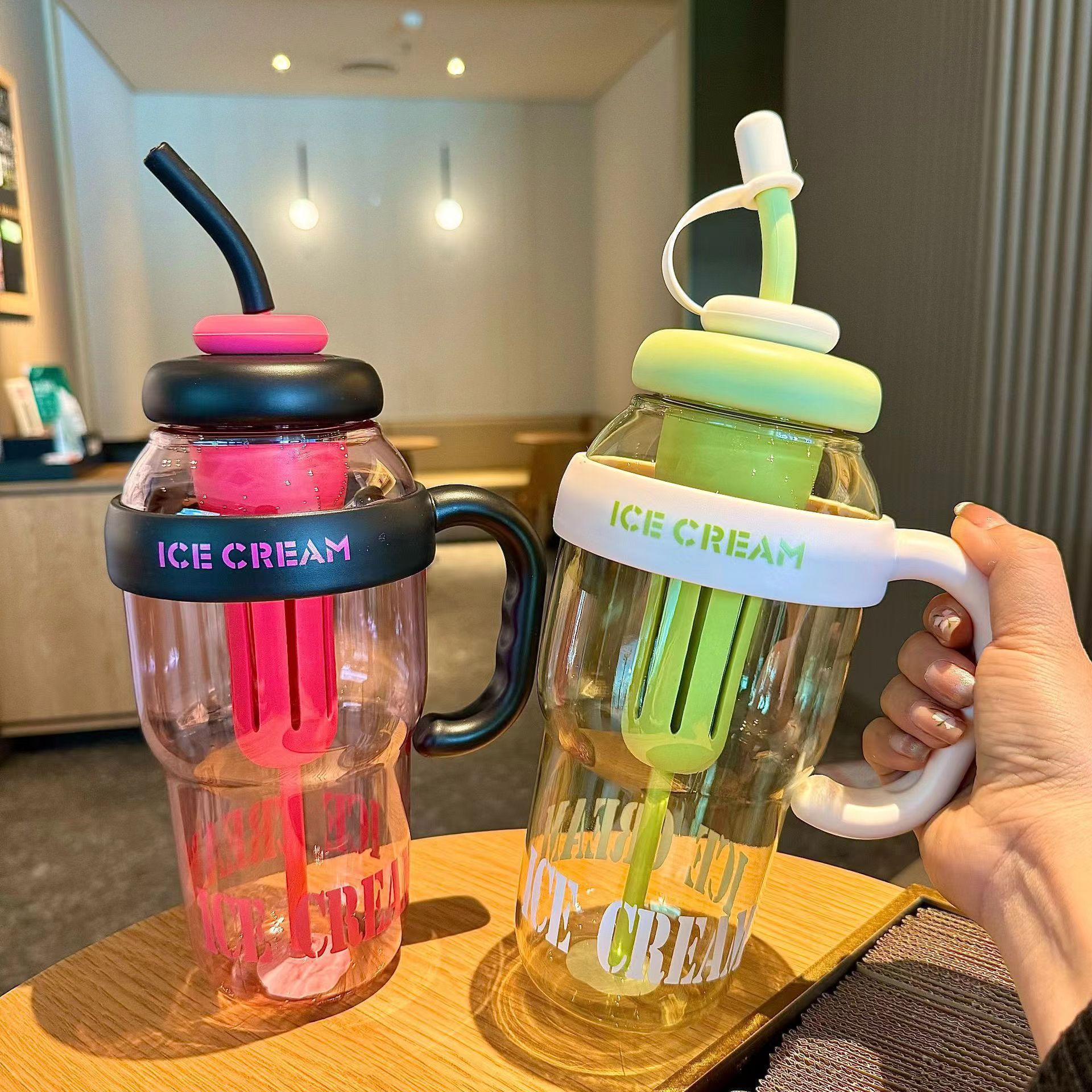 Picture of Net red belly cup high color value large capacity handle cup summer ice cup plastic straw cup 2025 new