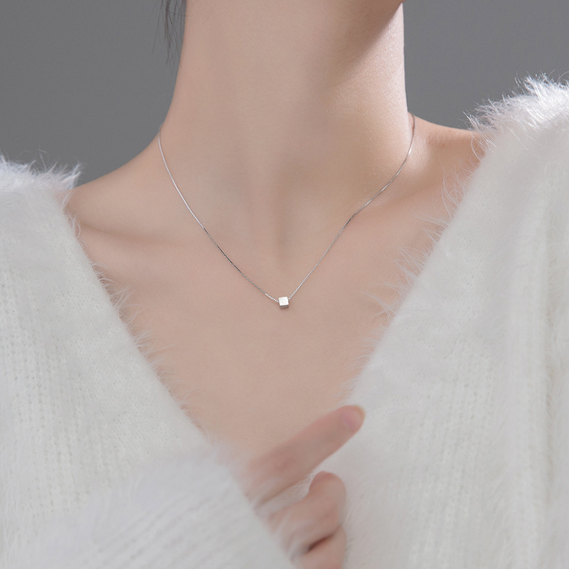 Picture of Geometric Square Brushed Necklace for Women, Korean Version, Simple and Elegant Design, Clavicle Chain, 2022 Geometric Style Necklace