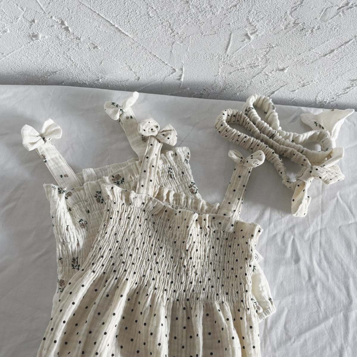 Picture of Girls' Summer Thin Zou Cloth Bow Sling Bag Fat Clothes Baby Western-style Floral Dot Out-of-town Climbing Clothes