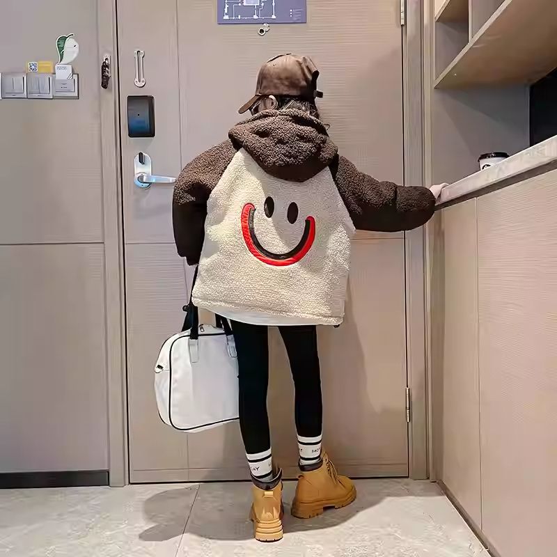 Girls' 2024 New Lamb Wool Coat Autumn and Winter Western Style Big Children's cotton and thickening Children's Woolen Sweater Winter Fashionable