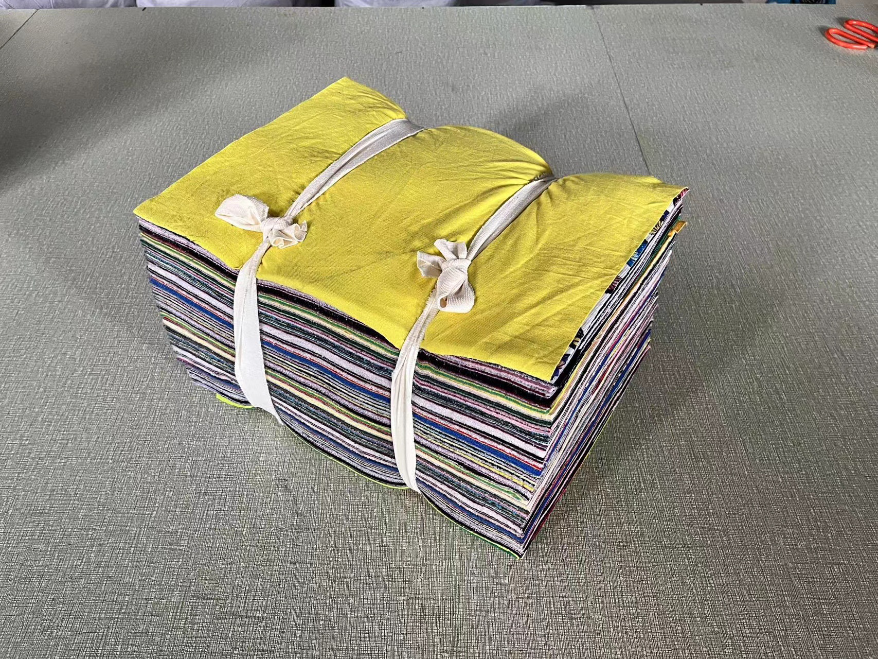 Picture of Mixed Color Machine Wiping Cloth, Cotton Industrial Rag, Oil-Absorbing and Water-Absorbing Waste Standard Specification Rag Manufacturer Supply Wholesale