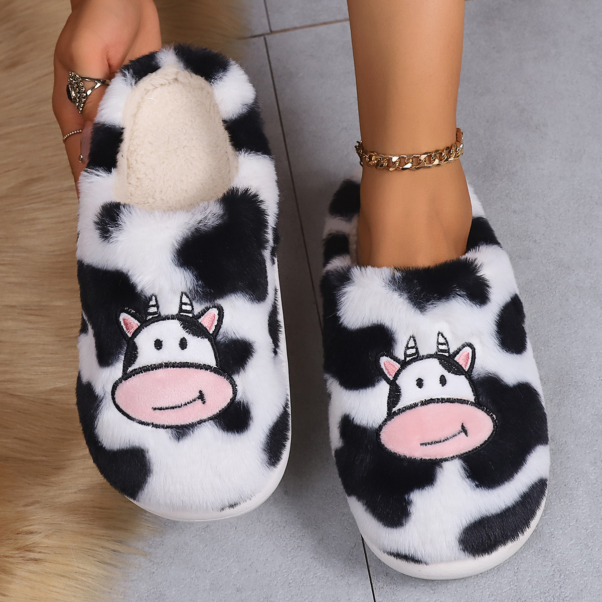 Cross-border in stock new cartoon cow cotton slippers winter students Korean indoor non-slip warm cute Mao Mao shoes
