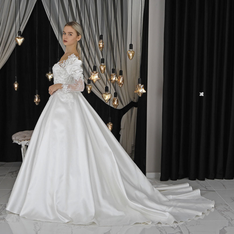 Picture of Europe and the United States large size cross-border hot French satin bridal yarn main yarn evening host studio outside the evening dress