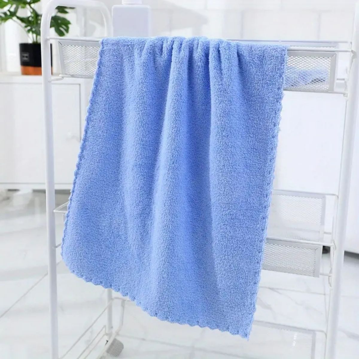 Picture of Dog Absorbent Towel Quick-drying Large Bath Supplies Thickened Bath Towel Cat Teddy Golden Hair Pet Drying Blanket